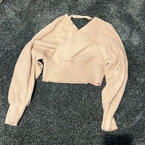 Perfectly cropped light pink sweater
